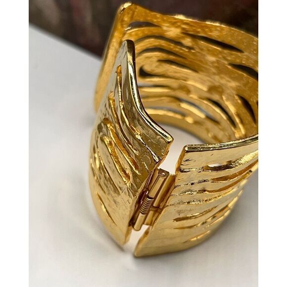 Kenneth Jay Lane Metallic Satin 22k Goldplated Wavy Cutout Wide Cuff - Picture 5 of 11
